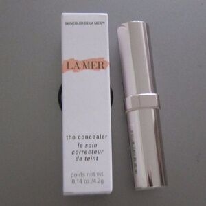 La Mer Concealer in White and Champagne